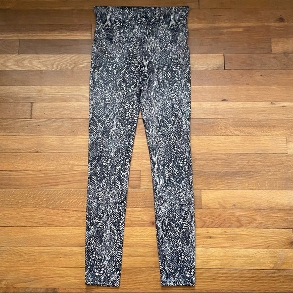 Spanx NEW‎ Faux Leather Snake Shine High Rise Contouring Leggings - Picture 3 of 7